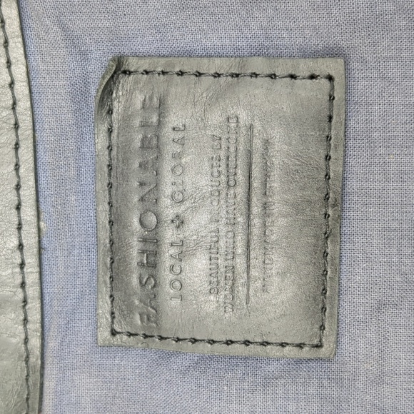 Fashionable leather tote - Picture 10 of 11